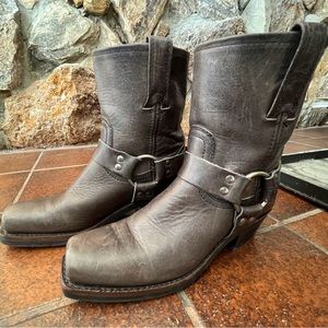 FRYE Women’s Harness 8R Boots Square Toe Smoke Gray Leather Moto Booties size 7m